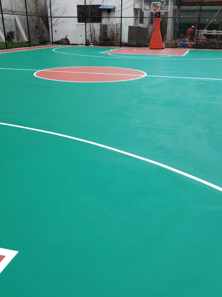 吉州 球场长期使用易出现地面开裂